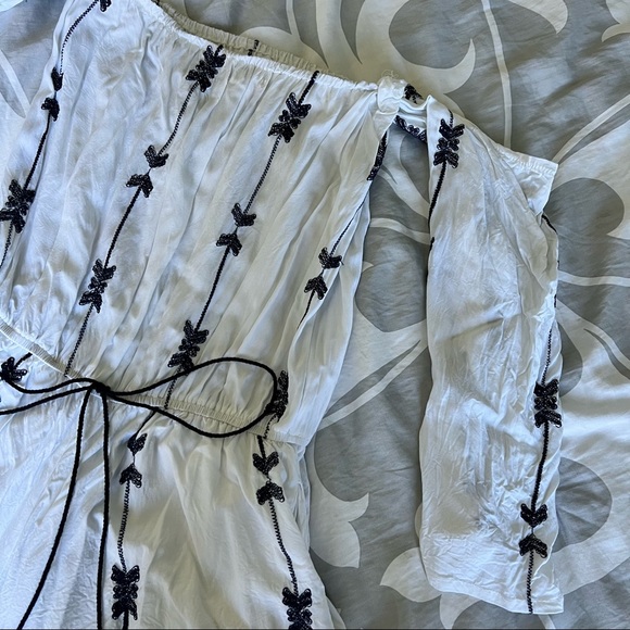 White Off the Shoulder Romper - Picture 3 of 4